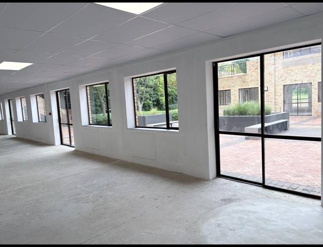 379M² OFFICE TO LET IN VORNA VALLEY